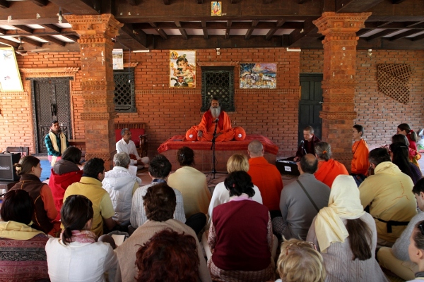 5_Nepal_with_Swamiji_2011_Shiva_Tempel_Kedar-Ishvar-Pokhara_Foto_Kailash_600